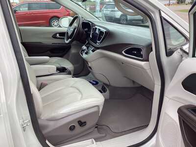 2020 Chrysler Pacifica, $19975. Photo 7