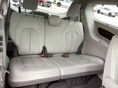 2020 Chrysler Pacifica, $19975. Photo 9