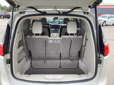 2020 Chrysler Pacifica, $19975. Photo 10