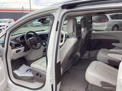 2020 Chrysler Pacifica, $19975. Photo 11