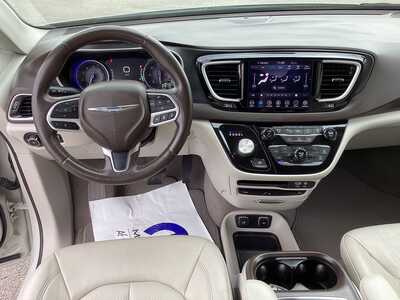 2020 Chrysler Pacifica, $19975. Photo 12