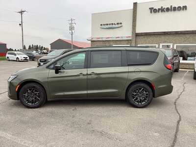 2027 Chrysler Pacifica, $49459. Photo 2