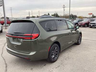 2027 Chrysler Pacifica, $49459. Photo 4