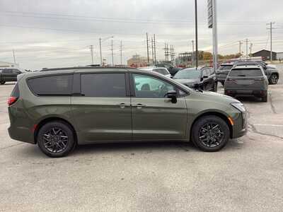 2027 Chrysler Pacifica, $49459. Photo 5