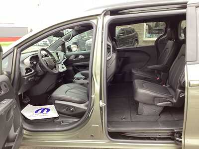 2027 Chrysler Pacifica, $49459. Photo 11