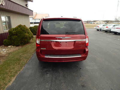 2016 Chrysler Town & Country, $12500. Photo 3