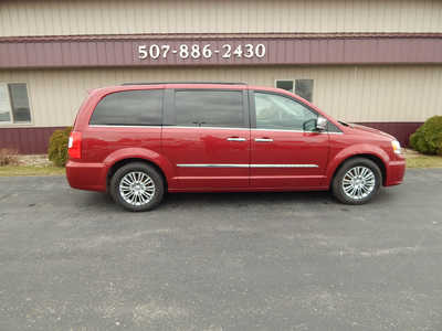 2016 Chrysler Town & Country, $12500. Photo 1