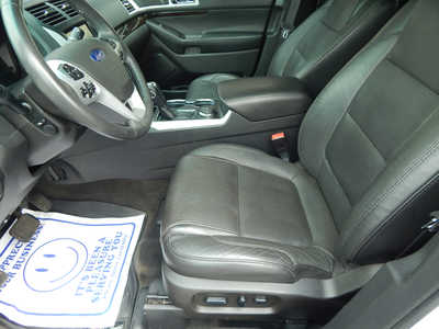 2015 Ford Explorer, $13950. Photo 5