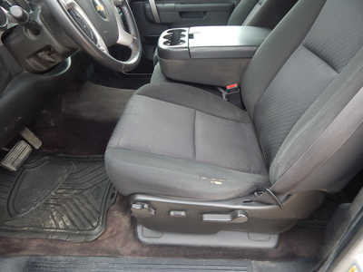 2010 Chevrolet 1500 Crew Cab, $8995. Photo 5