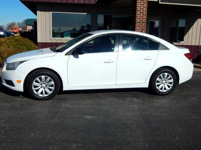 2011 Chevrolet Cruze, $6995. Photo 4
