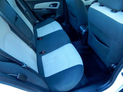 2011 Chevrolet Cruze, $6995. Photo 8