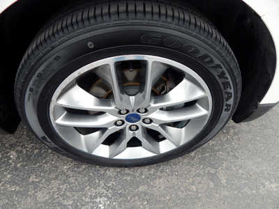 2015 Ford Edge, $10900. Photo 5