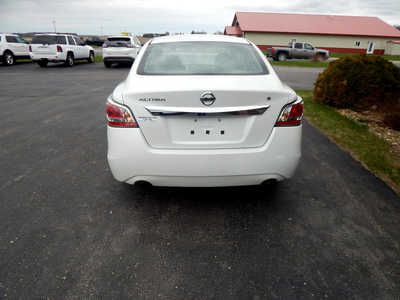 2015 Nissan Altima, $8995. Photo 3