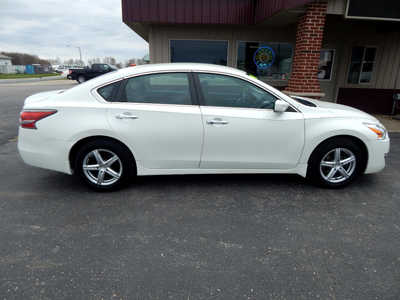 2015 Nissan Altima, $8995. Photo 4