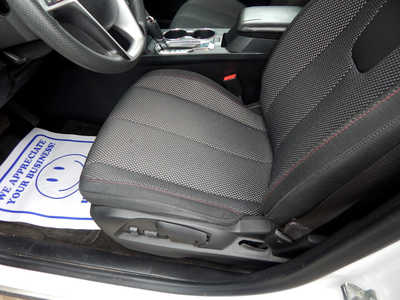 2017 Chevrolet Equinox, $7995. Photo 5