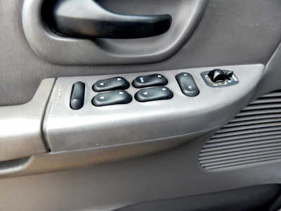 2001 Ford F150 Crew Cab, $4995. Photo 12