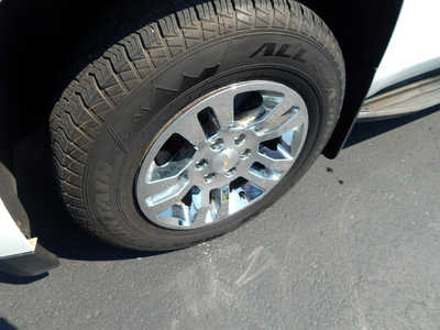 2018 Chevrolet Suburban, $19950. Photo 5