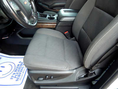 2018 Chevrolet Suburban, $19950. Photo 6