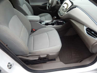 2018 Chevrolet Malibu, $8995. Photo 9