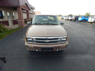 1997 Chevrolet S-10 Ext Cab, $6995. Photo 2