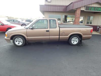 1997 Chevrolet S-10 Ext Cab, $6995. Photo 1