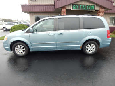 2010 Chrysler Town & Country, $4250. Photo 4