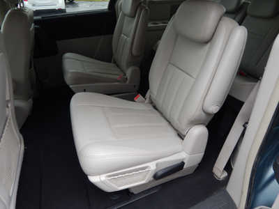 2010 Chrysler Town & Country, $4250. Photo 9