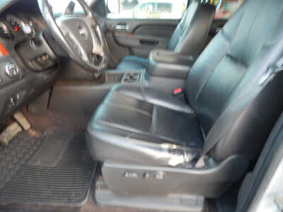 2010 GMC 2500 Crew Cab, $12950. Photo 6