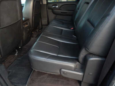 2010 GMC 2500 Crew Cab, $12950. Photo 8