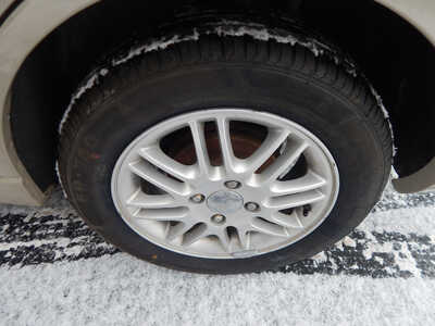 2007 Ford Focus, $3995. Photo 10