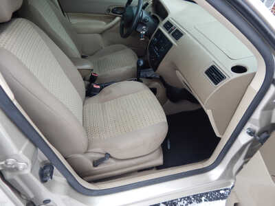 2007 Ford Focus, $3995. Photo 8