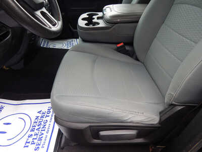 2017 RAM 1500 Ext Cab, $9950. Photo 6