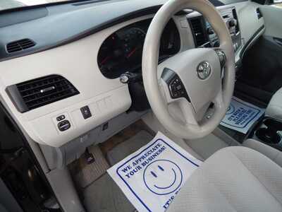 2013 Toyota Sienna, $7995. Photo 11