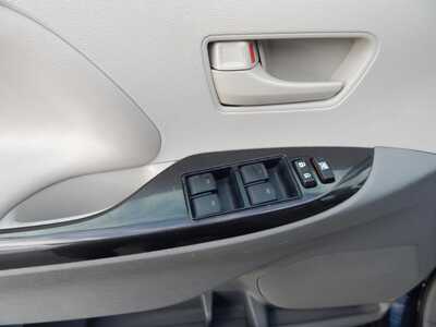 2013 Toyota Sienna, $7995. Photo 12
