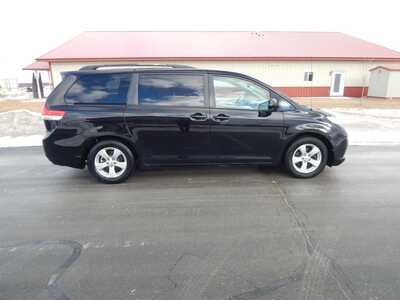 2013 Toyota Sienna, $7995. Photo 3