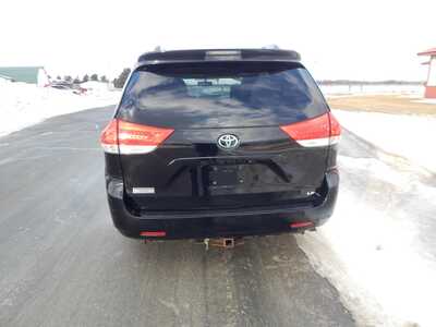 2013 Toyota Sienna, $7995. Photo 4