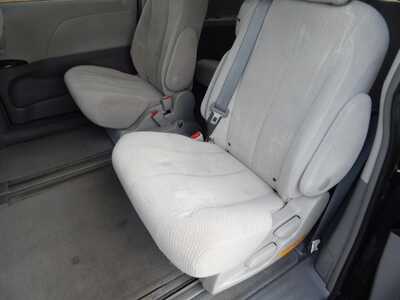 2013 Toyota Sienna, $7995. Photo 7