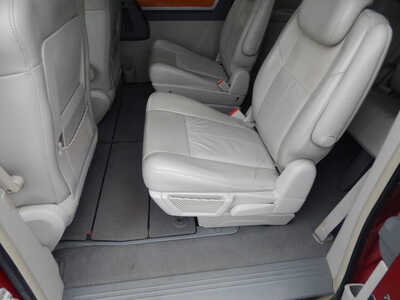 2008 Chrysler Town & Country, $4450. Photo 12