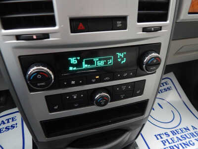 2008 Chrysler Town & Country, $4450. Photo 8