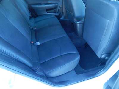 2014 Chrysler 200, $5995. Photo 11