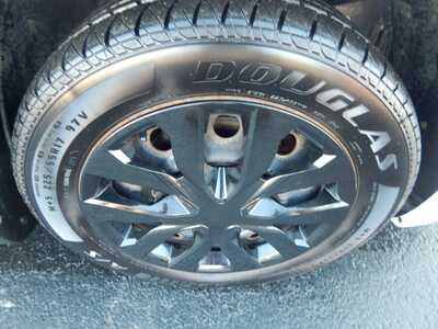 2014 Chrysler 200, $5995. Photo 5