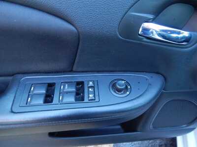 2014 Chrysler 200, $5995. Photo 8