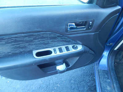 2010 Ford Fusion, $1000. Photo 10