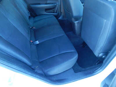 2014 Chrysler 200, $5995. Photo 12