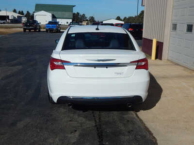2014 Chrysler 200, $5995. Photo 3