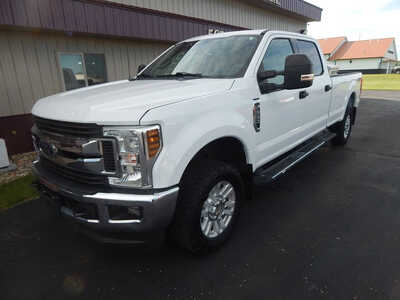 2019 Ford F350 Crew Cab, $30000. Photo 2