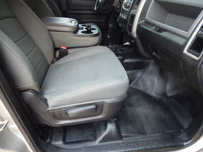 2017 RAM 3500 Crew Cab, $21900. Photo 11