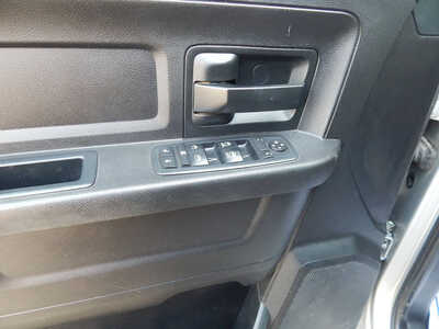 2017 RAM 3500 Crew Cab, $21900. Photo 9