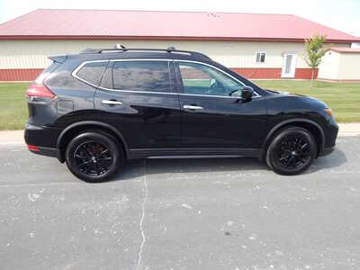 2017 Nissan Rogue, $11750. Photo 5