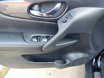 2017 Nissan Rogue, $11750. Photo 9